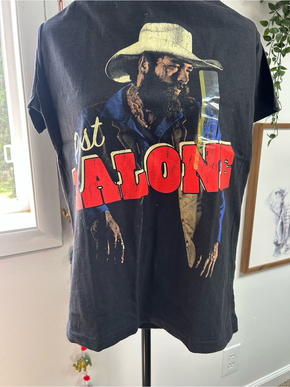 Unbranded Black Short Sleeve Graphic Tee with Red 'ALONE' Print